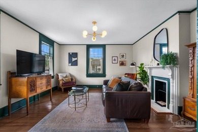 Beautifully restored historic Craftsman cottage where timeless - photo 9