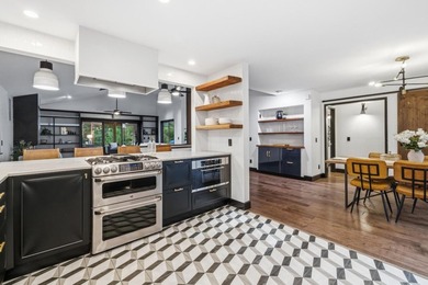 Stunning home on over an acre in one of the most convenient - photo 11