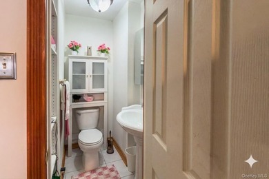 Well maintained 2 family home featuring a 2 bedroom apt with 1.5 - photo 14