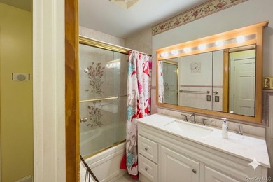 Well maintained 2 family home featuring a 2 bedroom apt with 1.5 - photo 15