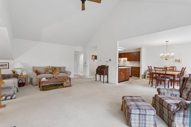 Bright, sun-filled second floor condo in Manchester, ME - 1,800 - photo 15