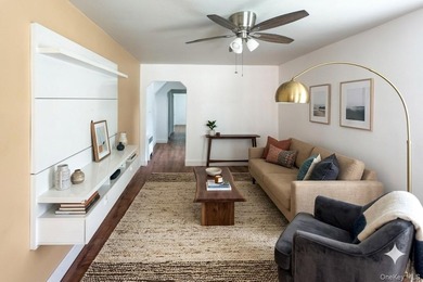 Well maintained 2 family home featuring a 2 bedroom apt with 1.5 - photo 17
