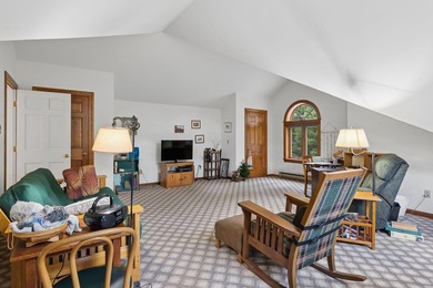 Bright, sun-filled second floor condo in Manchester, ME - 1,800 - photo 17
