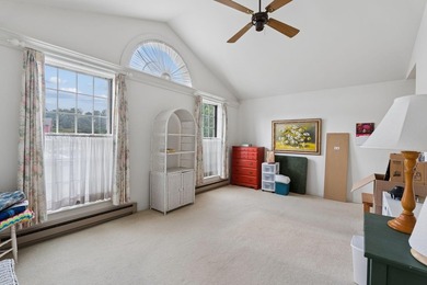 Bright, sun-filled second floor condo in Manchester, ME - 1,800 - photo 18