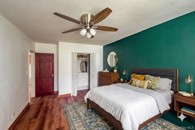 Well maintained 2 family home featuring a 2 bedroom apt with 1.5 - photo 20