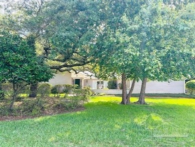 This 3/2.5 brick exterior with a split plan has numerous - photo 2