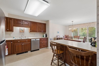 Bright, sun-filled second floor condo in Manchester, ME - 1,800 - photo 23