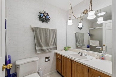 Bright, sun-filled second floor condo in Manchester, ME - 1,800 - photo 27