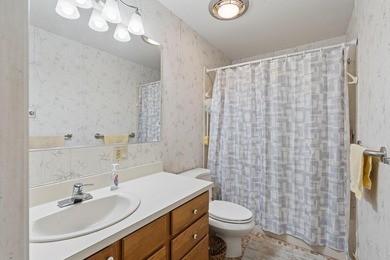 Bright, sun-filled second floor condo in Manchester, ME - 1,800 - photo 28