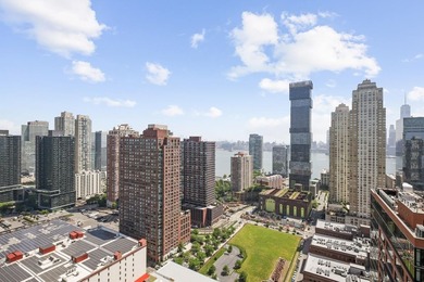 Residence 908 at 151 Bay Street at Provost Square offers a - photo 30
