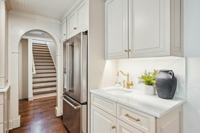 Welcome to a masterpiece of modern living in the heart of Mt - photo 32