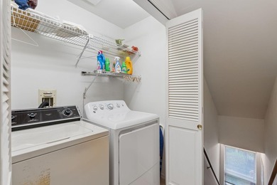 Bright, sun-filled second floor condo in Manchester, ME - 1,800 - photo 32