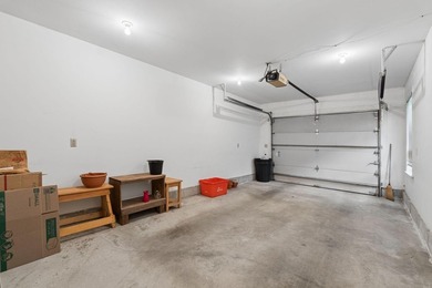 Bright, sun-filled second floor condo in Manchester, ME - 1,800 - photo 34