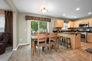 Welcome to Forest Ridge Lane! Originally built by Kingman Homes - photo 6