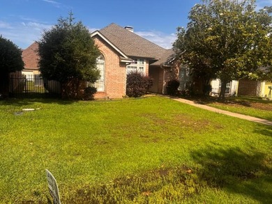Welcome to 17506 Country Club Drive in the Fairway Gardens area - photo 3