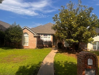 Welcome to 17506 Country Club Drive in the Fairway Gardens area - photo 4