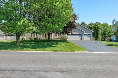 Welcome to this pristine colonial home located in Webster. There - photo 2