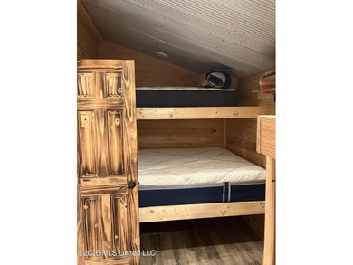 What a great get-away! Off Grid recreational property with a - photo 27