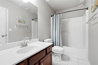Welcome to this beautifully maintained 4-bedroom, 2.5-bath - photo 15