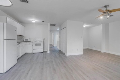 Lake Townhome/Townhouse Sale Pending in Tallahassee, Florida