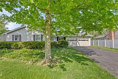 Welcome to this beautifully updated 1,444 sq.' Ranch featuring 3 - photo 2
