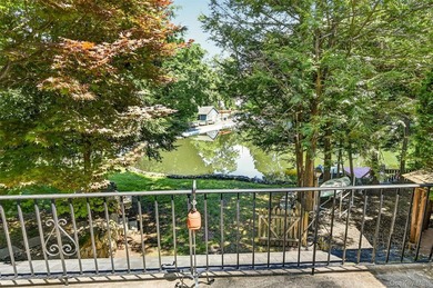 A rare waterfront gem! This beautifully reimagined 4-bedroom, 2 - photo 13