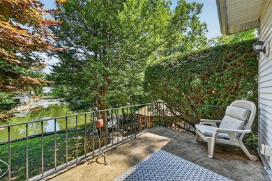 A rare waterfront gem! This beautifully reimagined 4-bedroom, 2 - photo 14