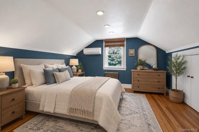 A rare waterfront gem! This beautifully reimagined 4-bedroom, 2 - photo 17