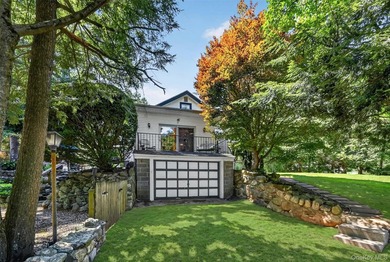 A rare waterfront gem! This beautifully reimagined 4-bedroom, 2 - photo 22