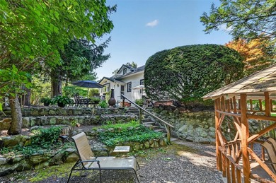 A rare waterfront gem! This beautifully reimagined 4-bedroom, 2 - photo 26