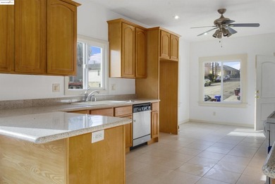 Welcome to this charming and roomy 1916 era single family home - photo 3