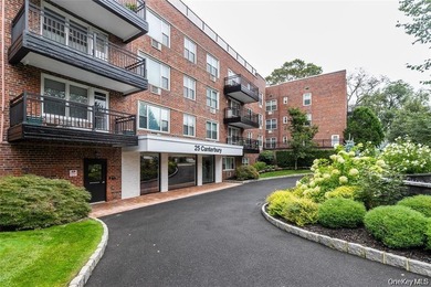 Discover Comfort And Convenience In This Spacious 2-Bedroom - photo 1