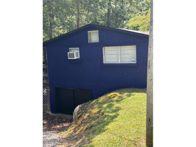 Turn Key Lake Cumberland Cottage on Large Lot w/ Storage - photo 10