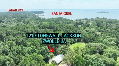 Discover the perfect starter home or weekend getaway in this - photo 1