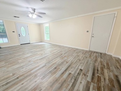 Discover the perfect starter home or weekend getaway in this - photo 6