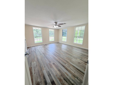 Discover the perfect starter home or weekend getaway in this - photo 10