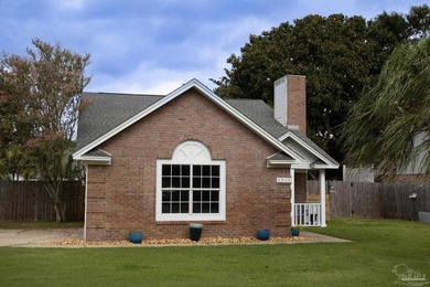 Experience the best of Gulf Breeze living in this airy and - photo 1