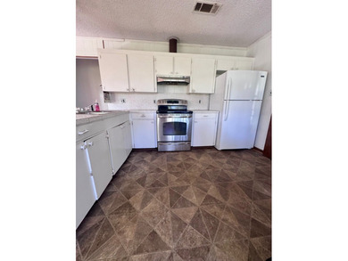 A welcoming 2-bedroom, 1.5bath home in the quiet Meadowbrook - photo 11