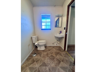 A welcoming 2-bedroom, 1.5bath home in the quiet Meadowbrook - photo 16