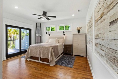 Stunning panoramic bay views from this jewel box custom home on - photo 31