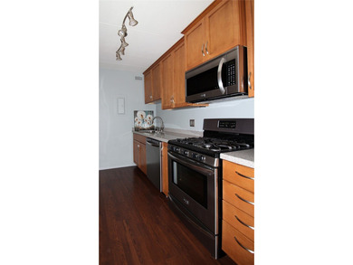 SOUGHT AFTER AND HARD TO FIND, 3 BEDROOM, 2 FULL BATH UNIT IN - photo 15