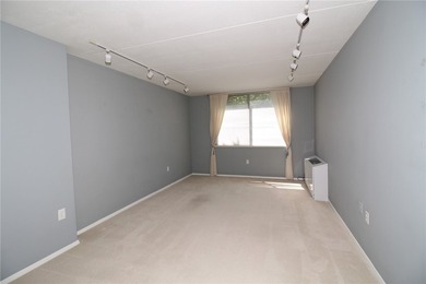 SOUGHT AFTER AND HARD TO FIND, 3 BEDROOM, 2 FULL BATH UNIT IN - photo 30