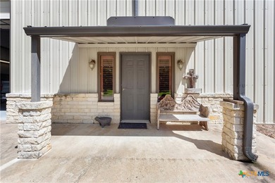 Nestled at the end of a tranquil, gated road near Inez, Texas - photo 33