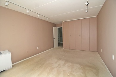 SOUGHT AFTER AND HARD TO FIND, 3 BEDROOM, 2 FULL BATH UNIT IN - photo 33