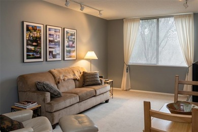 SOUGHT AFTER AND HARD TO FIND, 3 BEDROOM, 2 FULL BATH UNIT IN - photo 36
