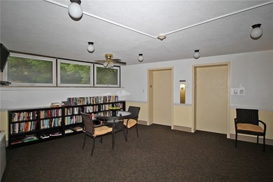 SOUGHT AFTER AND HARD TO FIND, 3 BEDROOM, 2 FULL BATH UNIT IN - photo 39