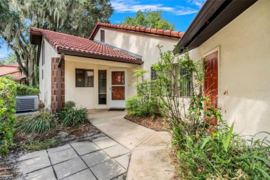 Lake Townhome/Townhouse For Sale in Yalaha, Florida