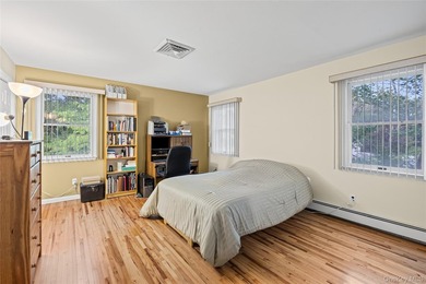Welcome to this spacious and well-maintained 4-bedroom, 2.5-bath - photo 11