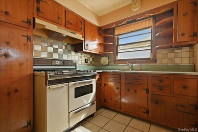 Cape Cod style detached home with 3/4 bedrooms and 1 full bath - photo 12