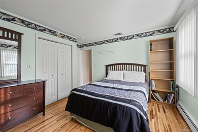Welcome to this spacious and well-maintained 4-bedroom, 2.5-bath - photo 13